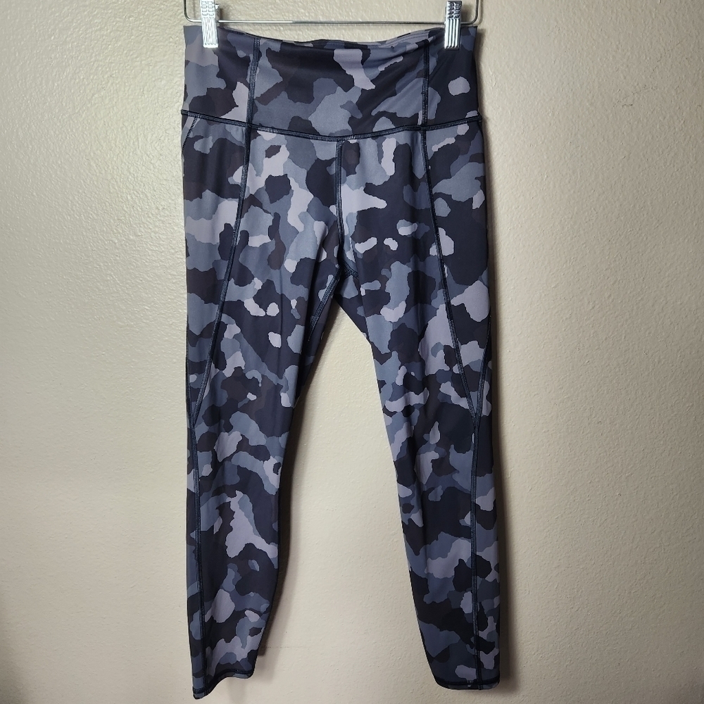 Athleta Lightening Camo 7/8 Tight Leggings w/Stash Pockets in Supersonic-Size S - Picture 2 of 12